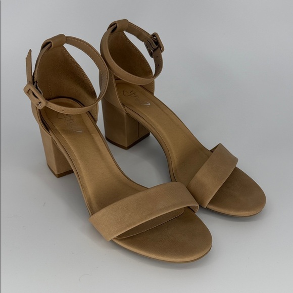 Y Not Size 9 Nude One-Strap Buckle Block Heel Sandals with Rounded Toe - Picture 4 of 9